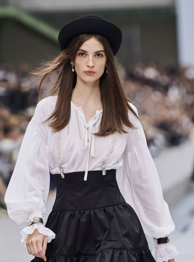 追了《爱的迫降》这么久，我终于看到一只想买的包了