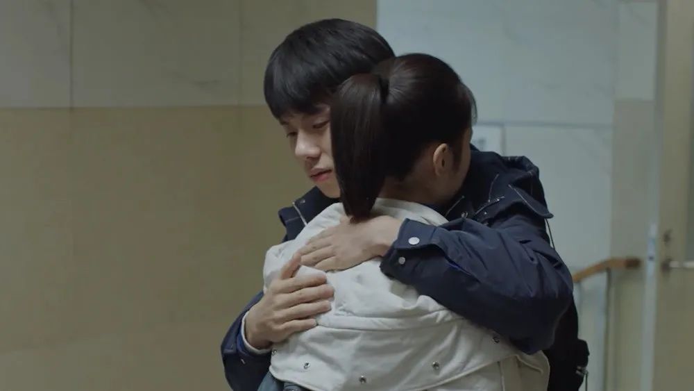 女儿早恋失败妈妈的正确做法,孩子早恋妈妈的正确引导