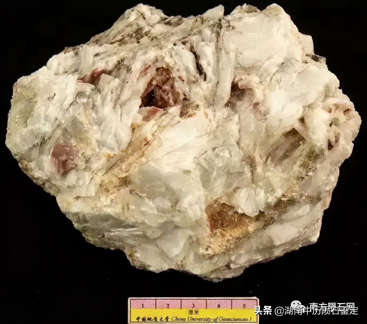 月球陨石与地球矿石的区别,月球陨石和矿石有什么区别