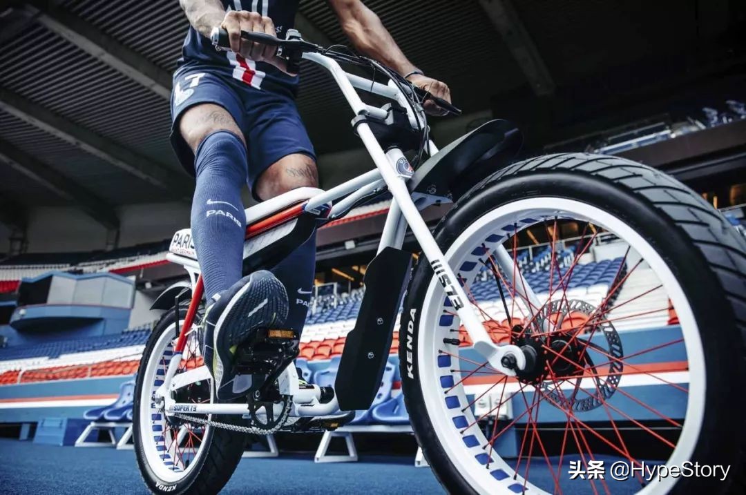 穿牛仔裤踢足球,穿牛仔裤踢球