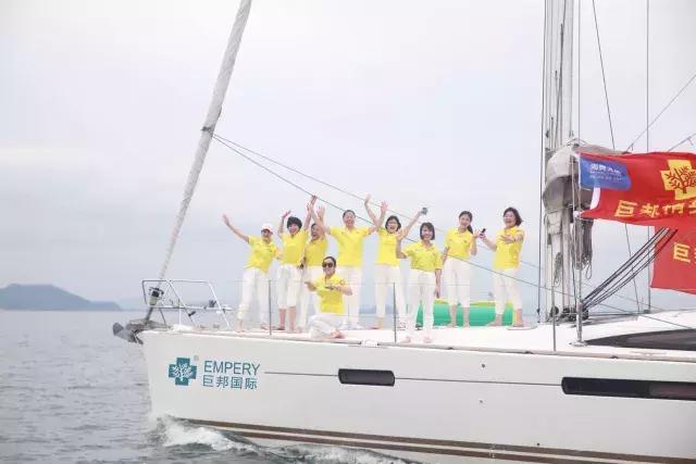 巨邦快乐集结号丨看见了,其中一艘游艇上,是我们的船长大舅哥