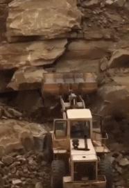 搞笑gif图妹子你太逗了,搞笑gif妹子你的衣服太前卫了