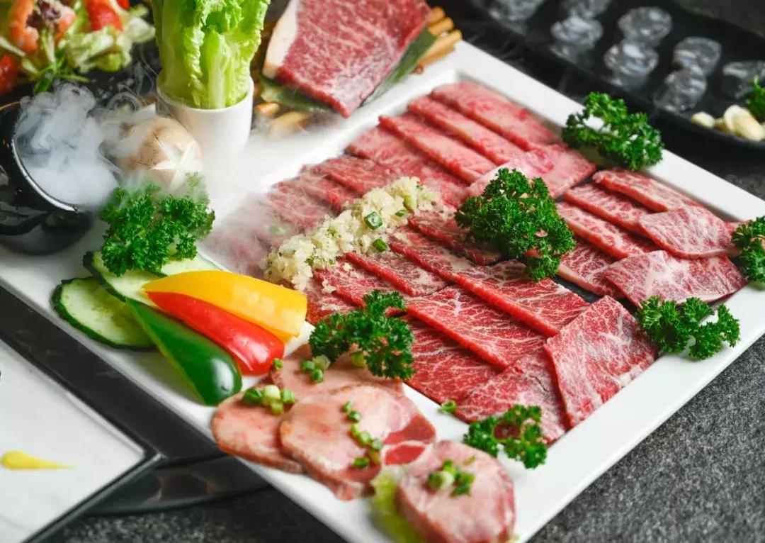 这家烤肉巨头新店开业就“爆店”！现在还能免费吃肉，这也太棒了