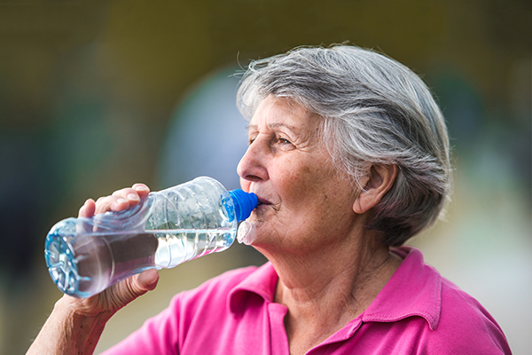 老人半边身体无力是什么病的前兆,老年人身体一侧偶尔无力