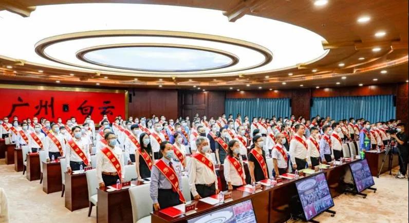 热烈祝贺我校荣获先进单位,恭喜荣获先进集体