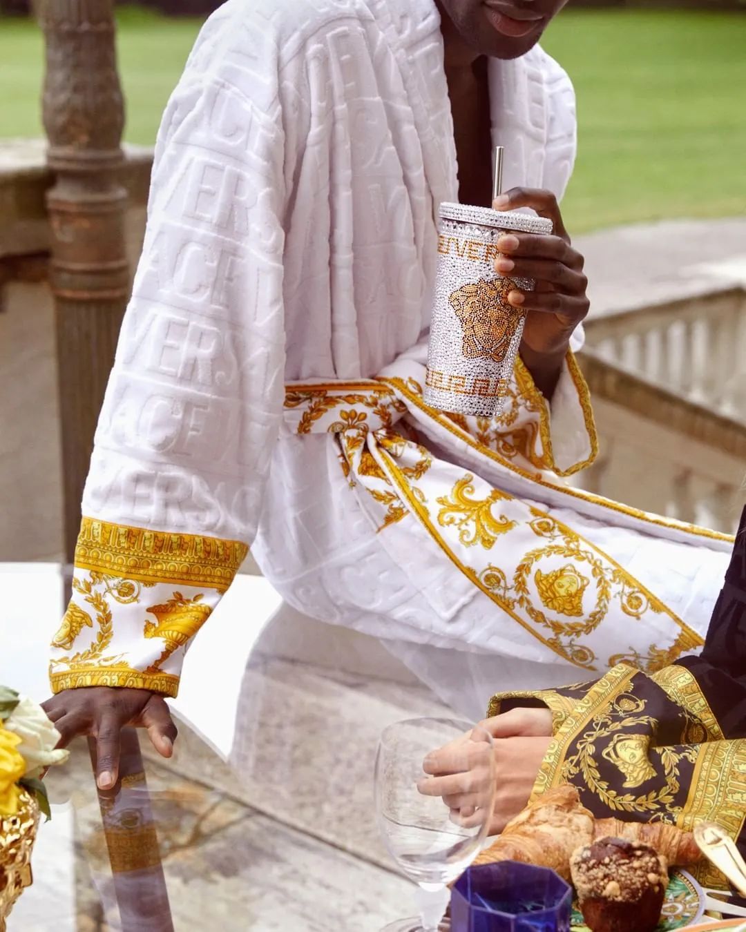 意大利范思哲男装,奢侈品牌范思哲logo大全