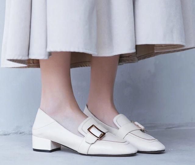 什么女人不宜穿小白鞋,建议女人穿什么小白鞋好看