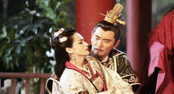 从灰姑娘逆袭成倾世皇妃的张丽华，貌若天仙却背上红颜祸水的骂名