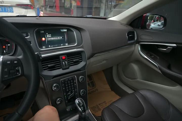 10万预算买沃尔沃v60,10万买沃尔沃xc40二手车