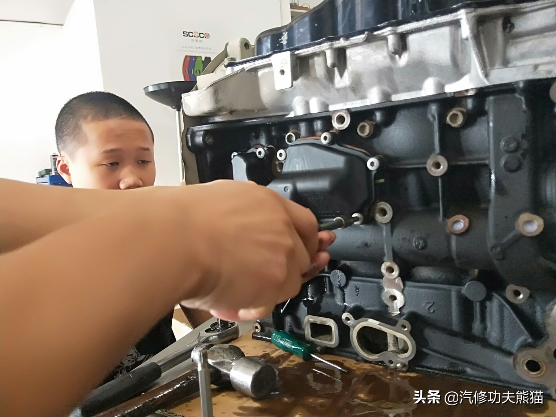 07年奥迪a6轻微烧机油怎么解决,奥迪2007款a6烧机油的原因