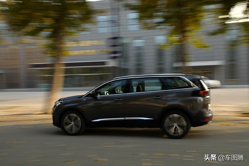 东风标致suv最新款7座5008自动,沉浸式体验新款标致5008白色