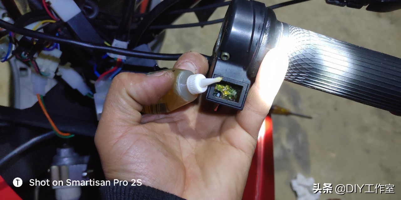 强迫症技术宅花了一千多网购电动车回来DIY组装