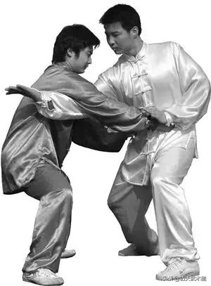 武术中的竞技术「推手」+附练习图