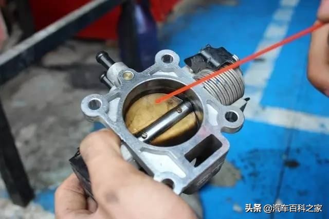 经常清洗节气门和火花塞积碳,清洗节气门在车上清洗可以吗