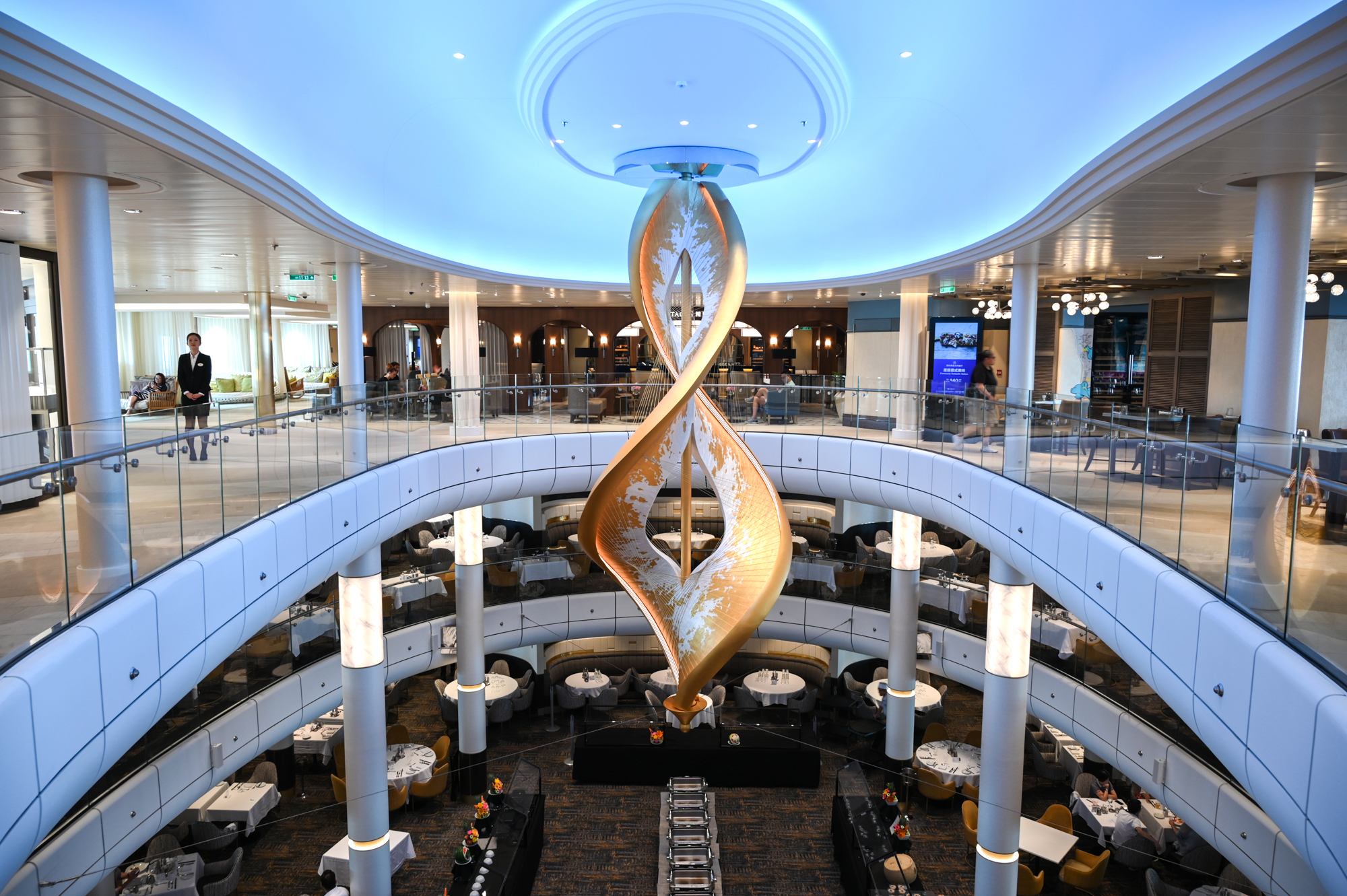 豪华游轮几月旅行比较好,乘坐豪华游轮全过程是什么感受