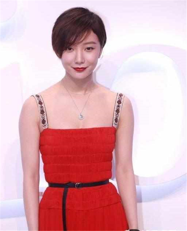 王珞丹的“Vans鞋火了！美丽大方又百搭，普通人一定买得起