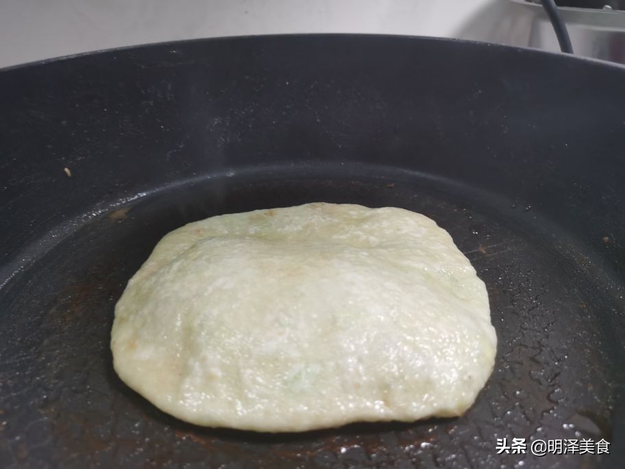 做馅饼和面的方法告诉我一下,做馅饼时如何让馅饼皮薄如纸