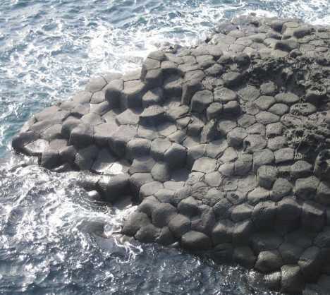 七星岩自然奇观图片,玄武岩奇景