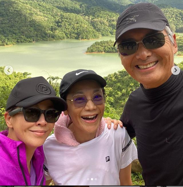 周润发谭咏麟爬山图片,周润发与谭咏麟同框