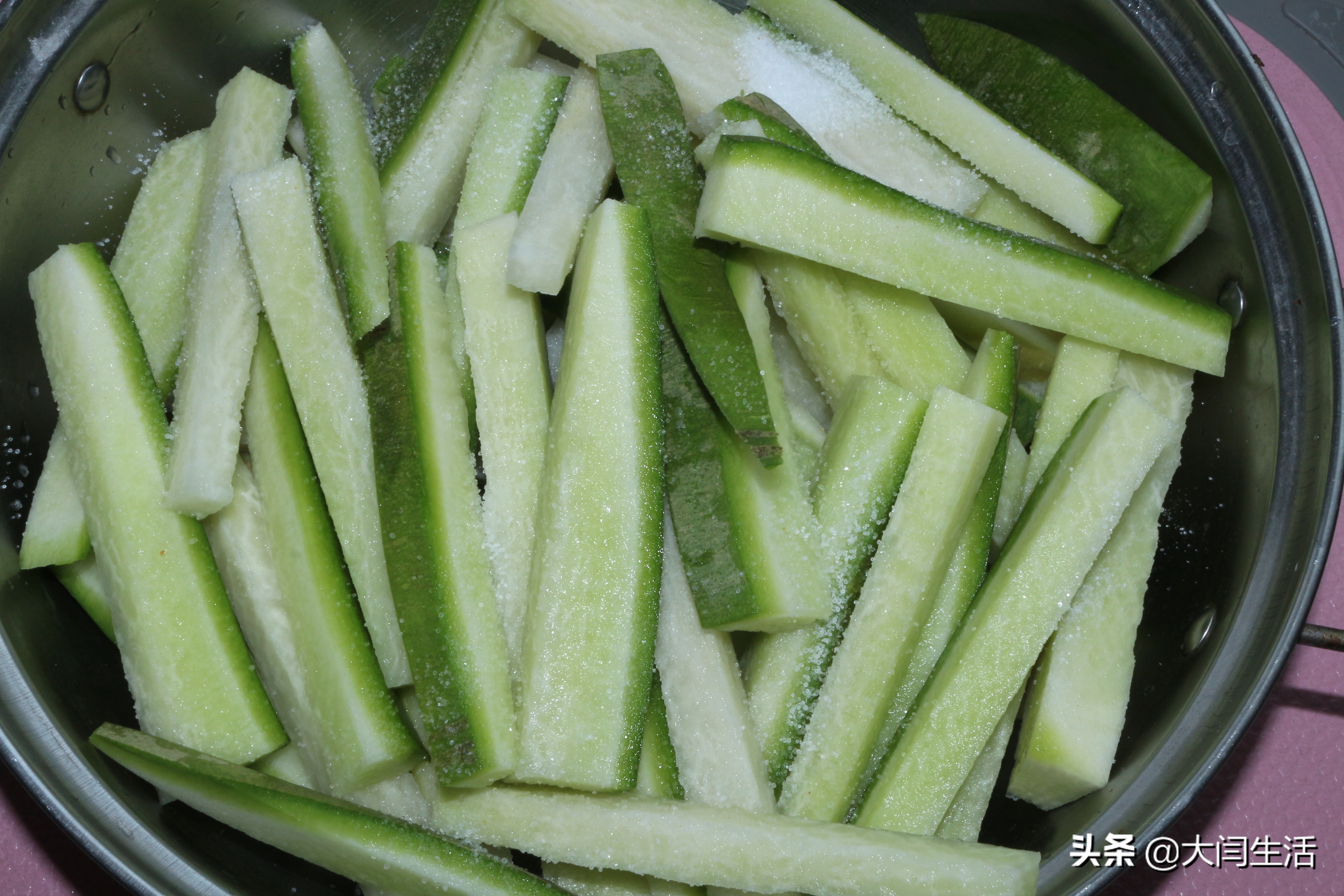 一家三口腌萝卜的做法甜酸脆,酸甜萝卜小菜的腌制方法