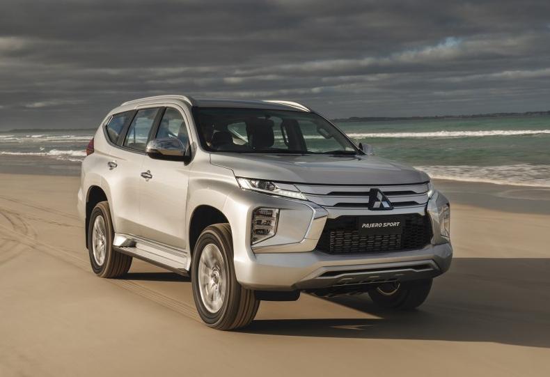 比普拉多便宜多少钱,帕杰罗劲畅对比普拉多2.7越野视频