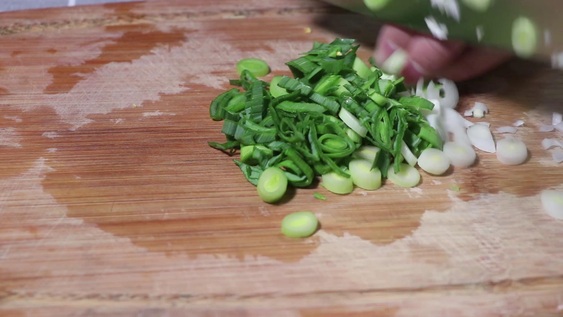 凉拌苦瓜怎样做才不苦好吃,凉拌苦瓜怎么做才不苦又好吃