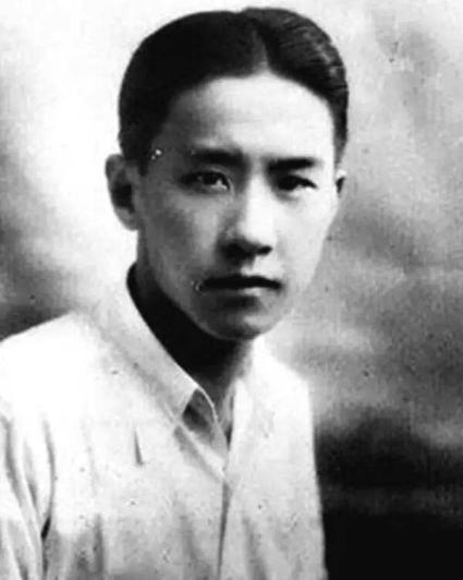 北海碧瓦红楼之中,曾深藏一段凄美爱情,是谁的泪在敲打着朱窗?