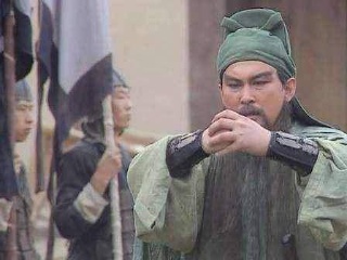 关羽哪一年身陷曹营,关羽打仗怎么自报家门