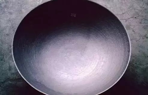 超简单的方法让铁锅不生锈不粘锅,生锈的铁锅别扔了学会这个小窍门