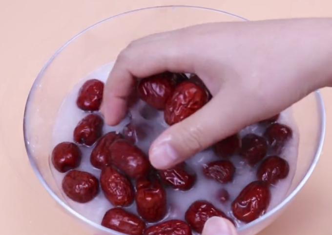 红枣是泡水好还是直接吃更有营养,红枣馒头的红枣要不要洗