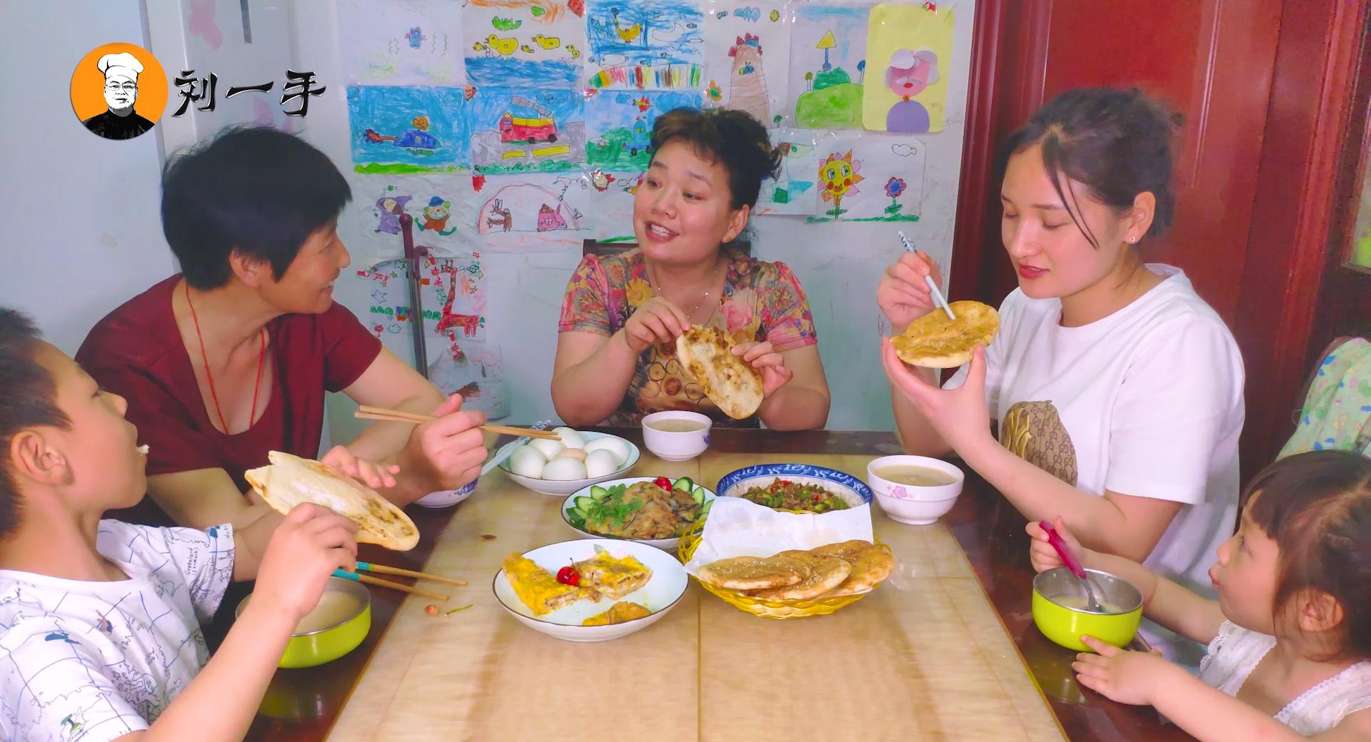 教你做烧饼外皮酥脆层次分明,酥脆烧饼的正宗做法