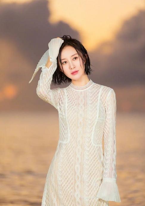 舒畅日常穿搭 (舒畅同款牛仔服配百褶裙)