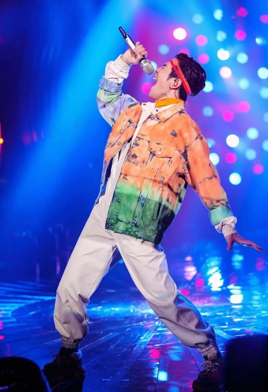 萧敬腾最新穿搭,萧敬腾黑西装造型