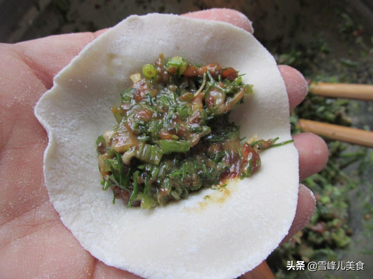 拌饺子馅先加水还是先放油,拌饺子馅先放菜先放油