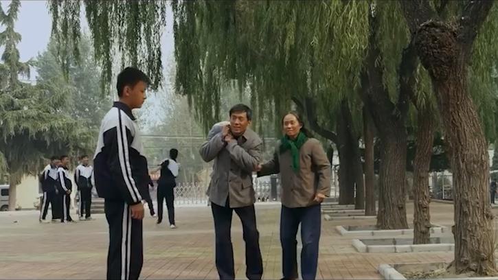 光棍好心收留残疾母女,光棍好心收留精神病女子