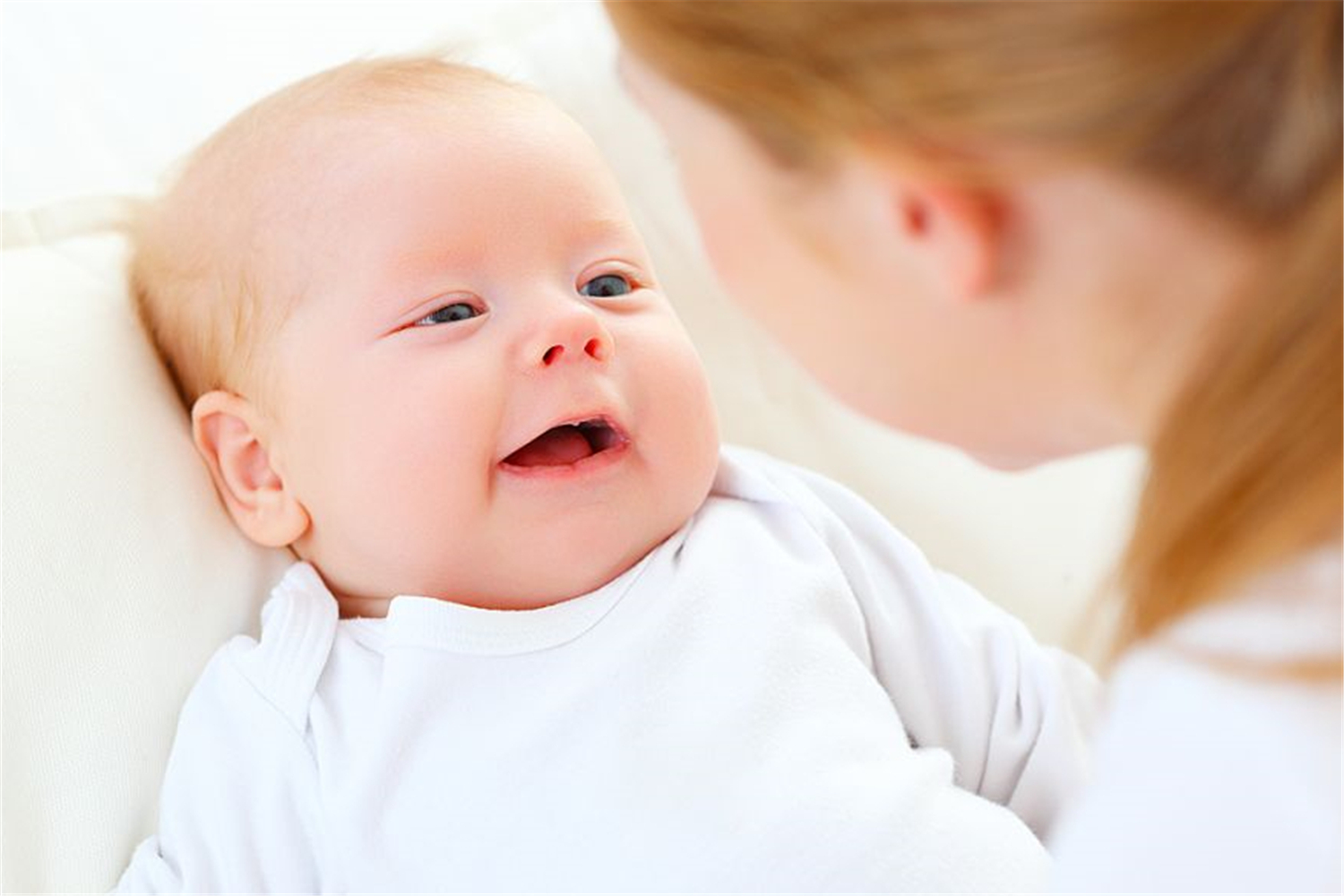 囟门闭合太早是不是就会说话了,宝宝囟门闭合早晚对智力有影响吗