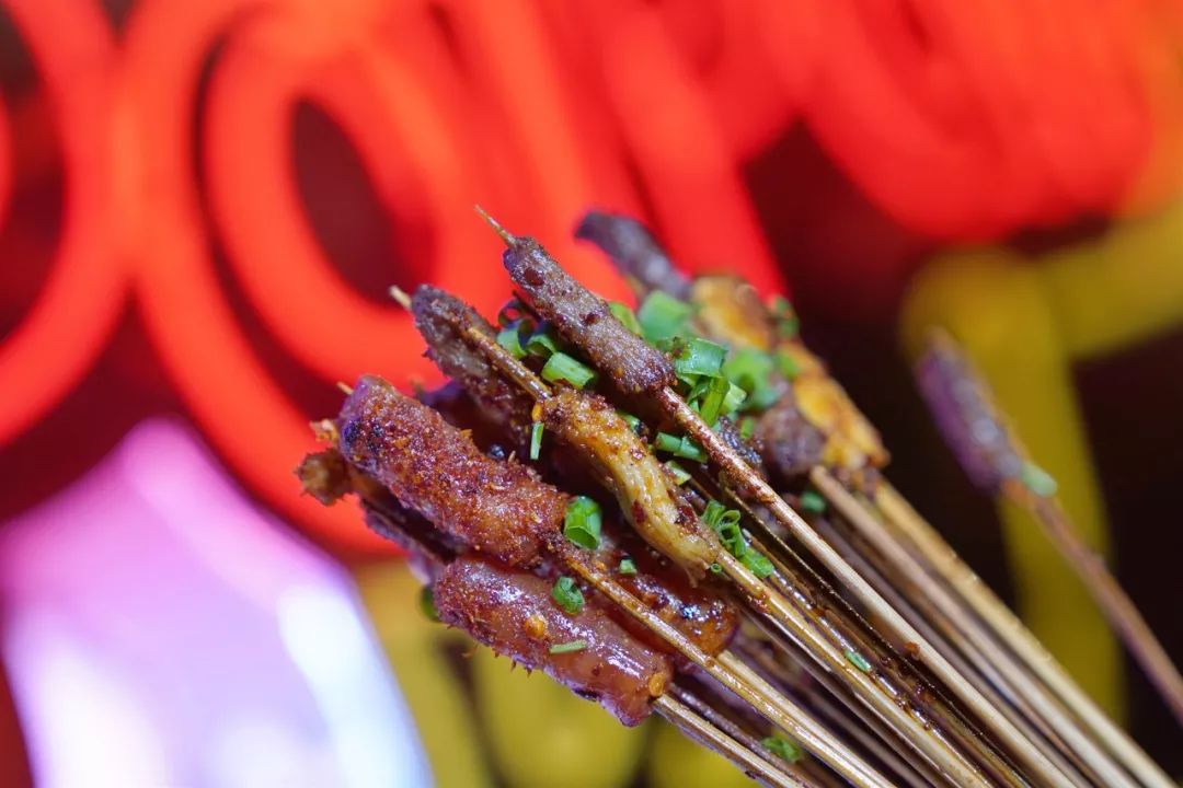 火遍成都的贰麻酒馆,成都贰麻酒馆为什么那么火