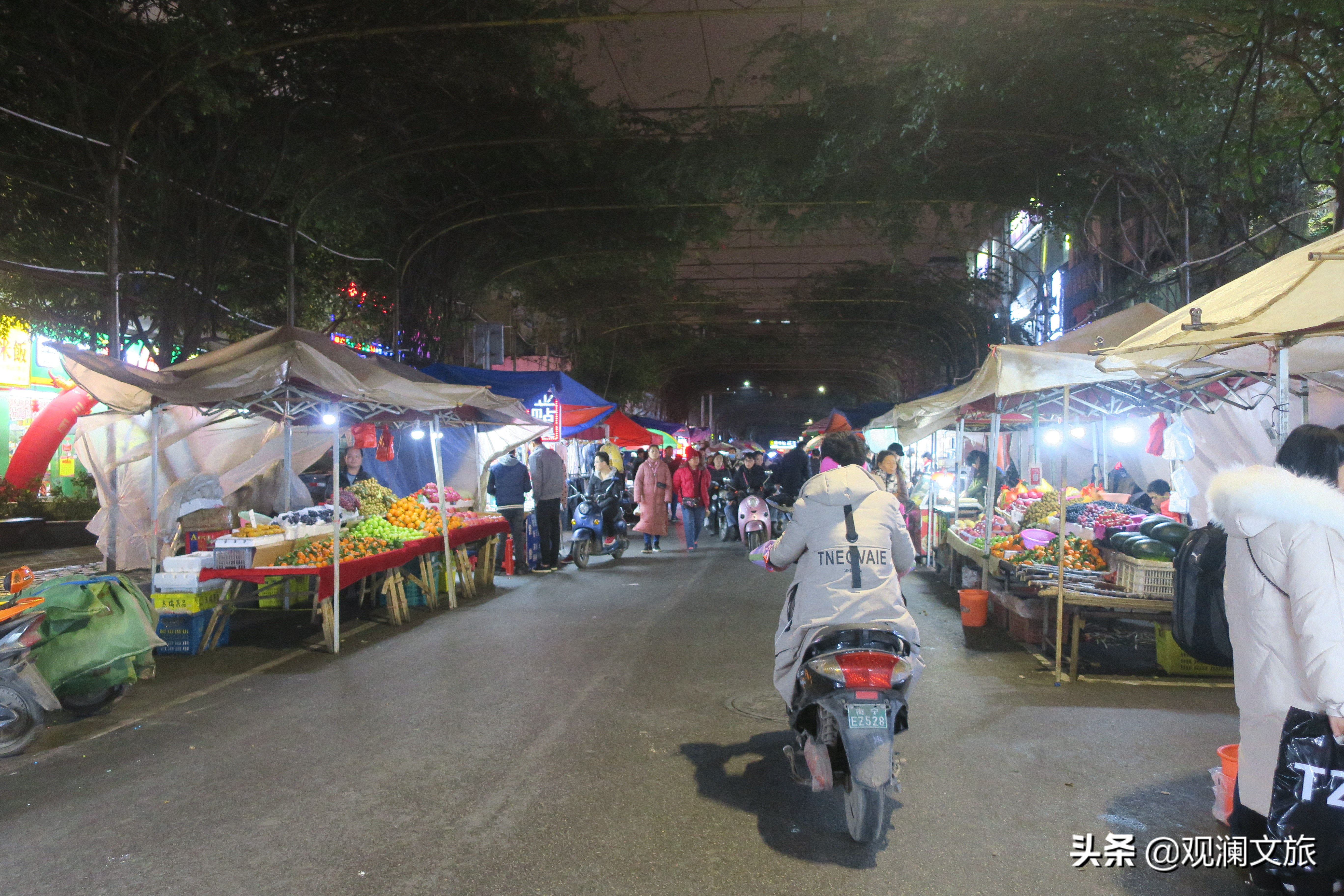 南宁商业街地摊,南宁地摊最大的街道