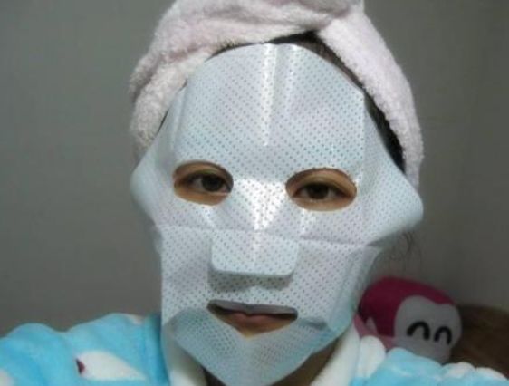 眼下纹去皱的最佳方法,脸上长斑点和川字纹怎么调理好