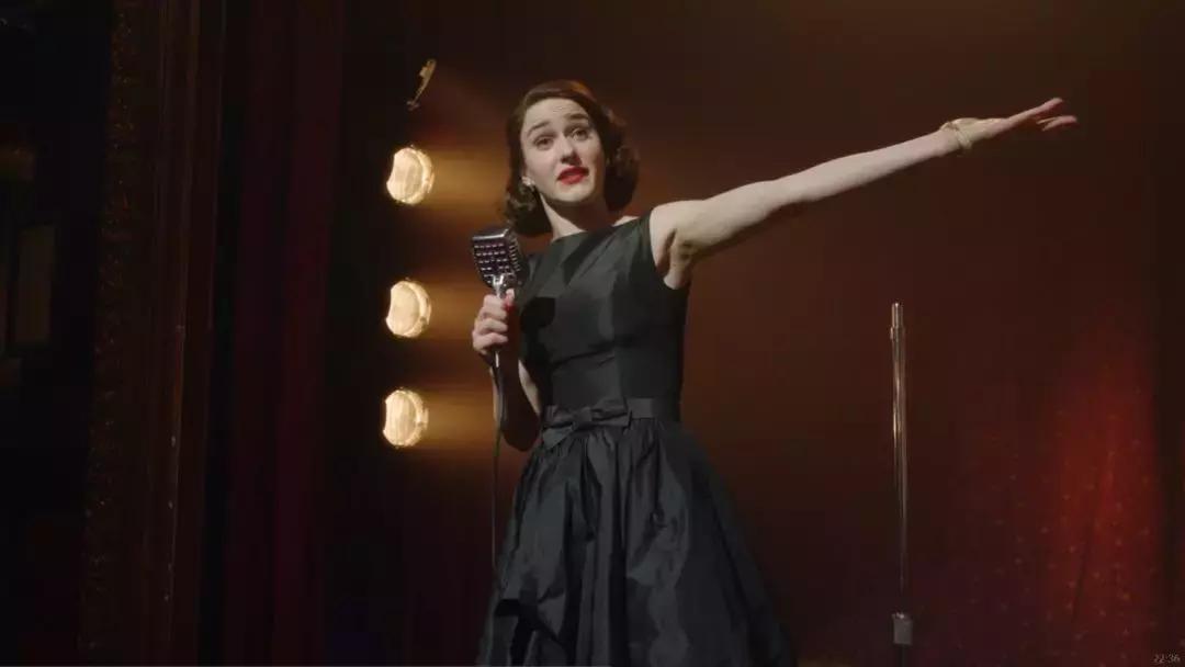 弃出轨前夫再惹桃花，纽约名媛离婚爆红，5000套美裙包裹励志大戏