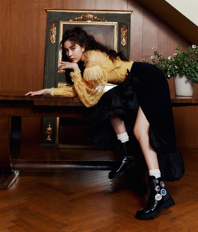 思加图水钻星空凉鞋同款,思加图镶钻小白鞋