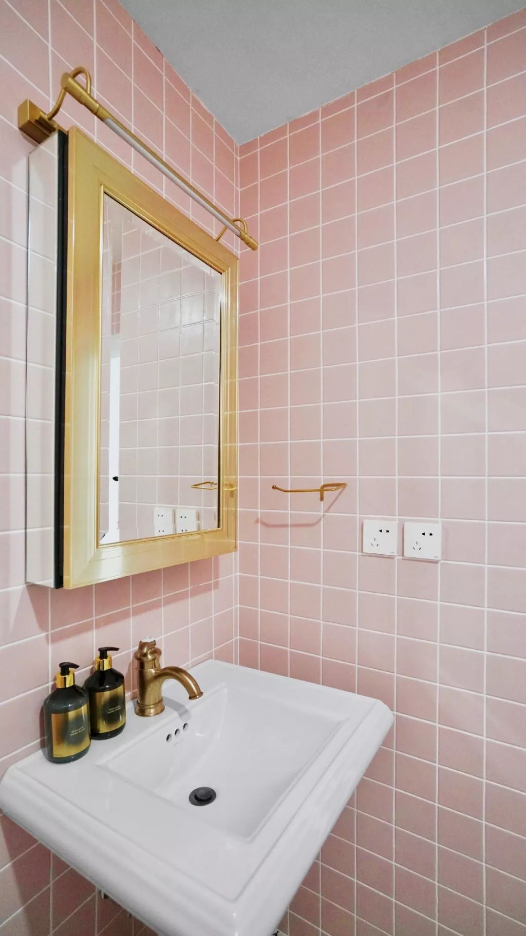 还买乌云壁纸呐?!他家藏着海外小众壁纸大全