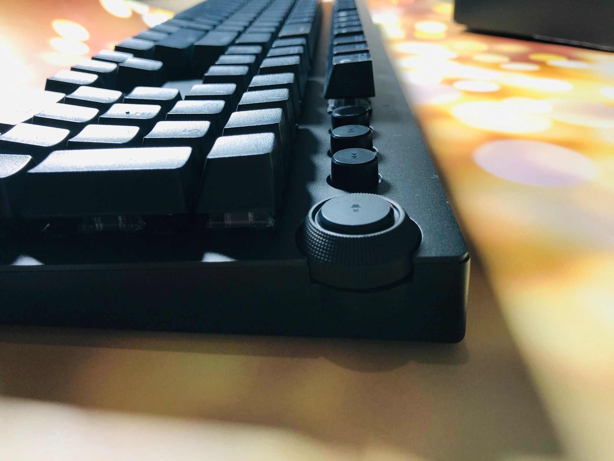 雷蛇黑寡妇v3键盘如何调节灵敏度,雷蛇黑寡妇游戏键盘测评