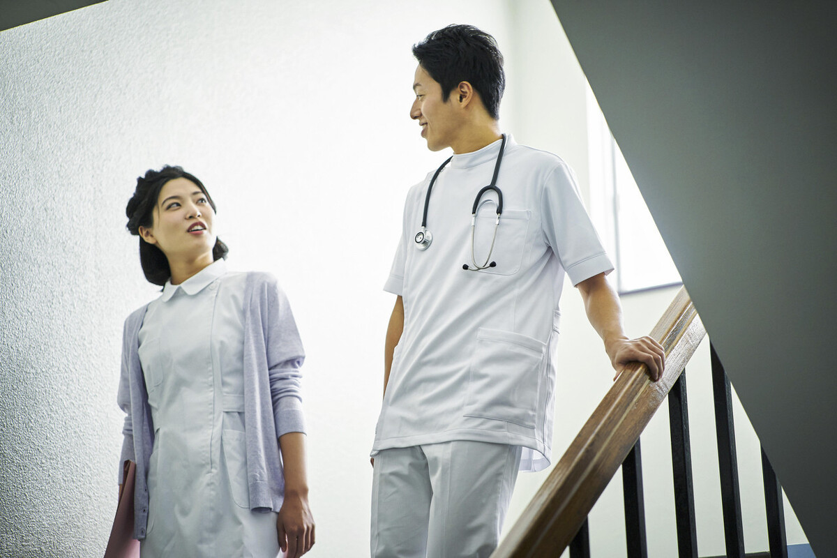 2个女孩怎么搭讪,怎样和女孩子聊天