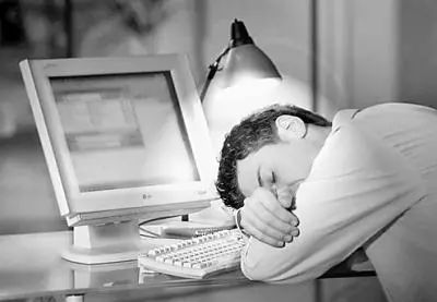 2020欧洲杯差点猝死的足球运动员,2004年足球运动员猝死