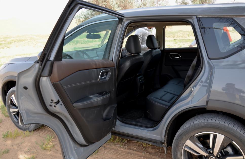 日产奇骏2017款2.5lcvt领先版4wd,奇骏三缸200亿是真的吗