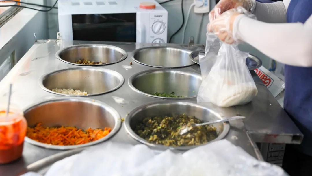 泉秀路上卖了17年的QQ米包,再不去吃就要失传了...