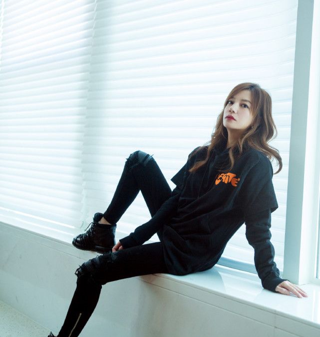 赵薇现场秀视频完整版,赵薇紧身裤穿搭