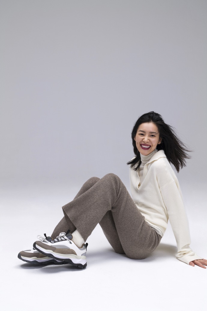 刘雯冬季羊羔毛皮衣街拍穿搭,羊绒秋冬穿搭