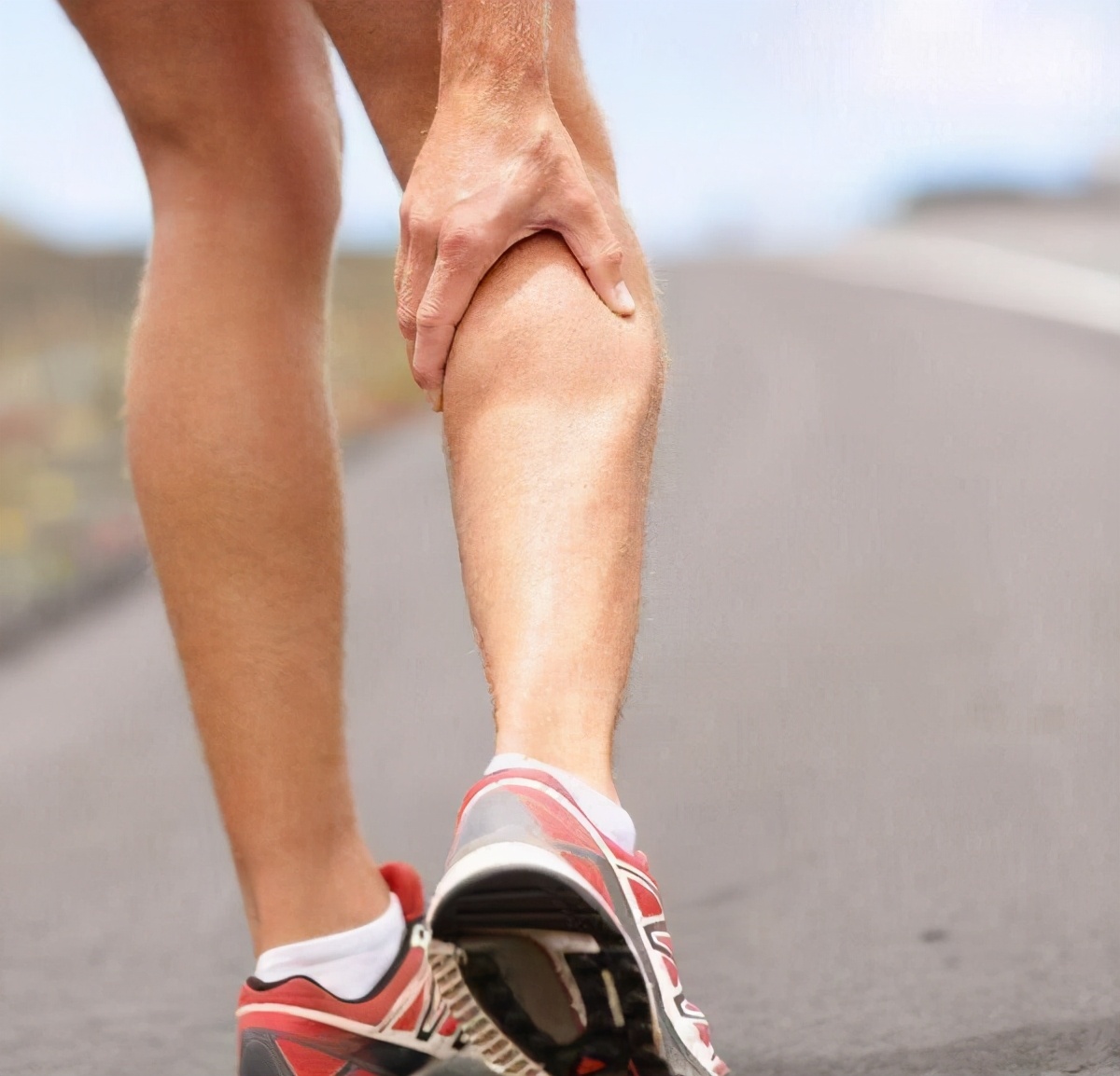 老年人胆固醇偏高可以喝哪种牛奶,老年人适合喝纯牛奶还是低脂牛奶